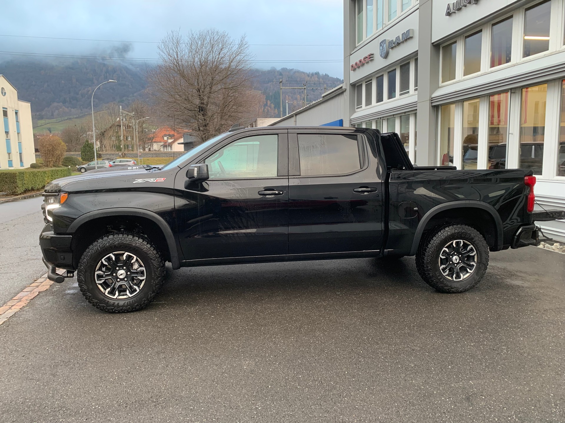 CHEVROLET Silverado Crew Cab 1500 ZR2 6.2l V8 4WD MY25-image-2