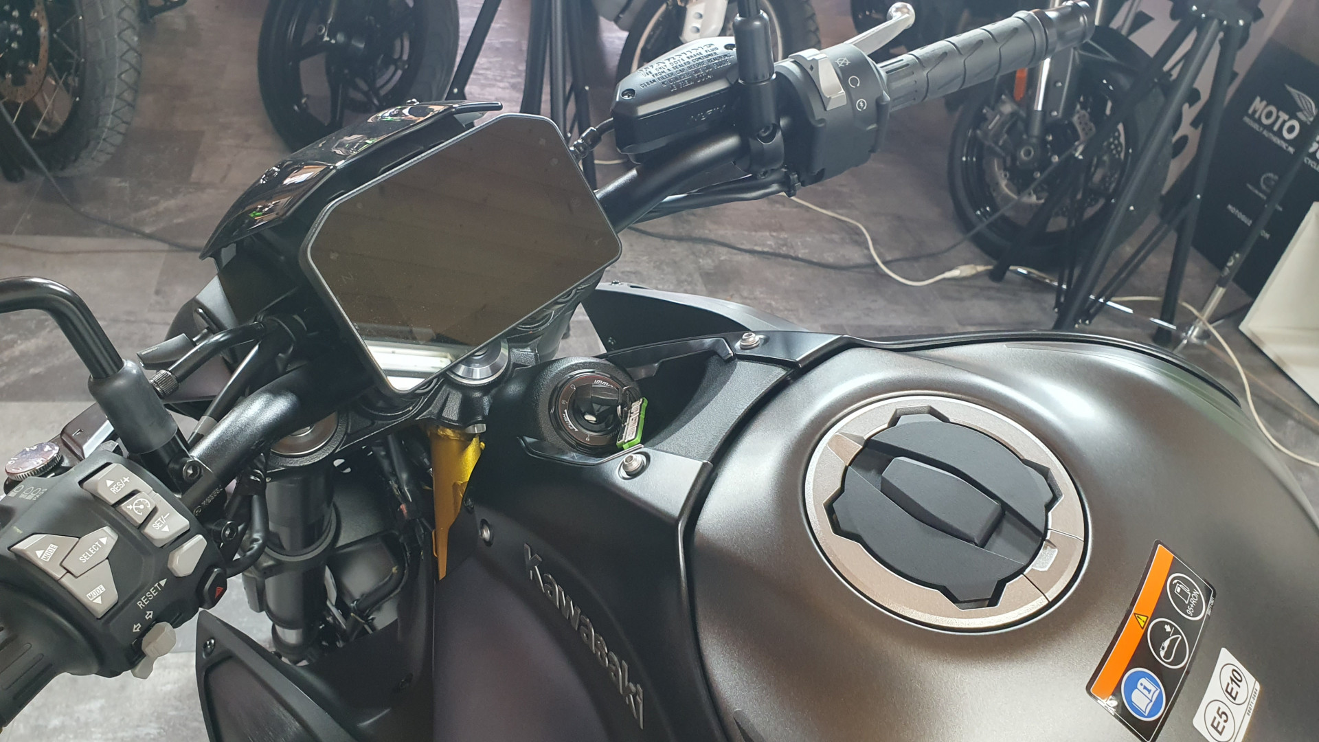 KAWASAKI Z 900-image-4