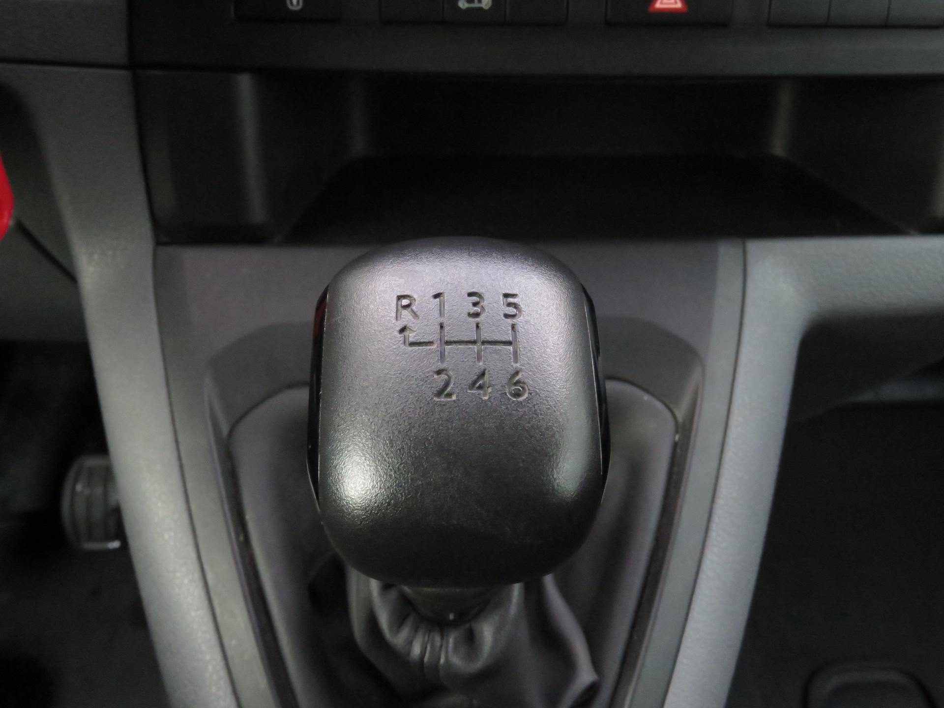 PEUGEOT Expert 2.0 BlueHDi 150 S&S Premium Standard-image-18