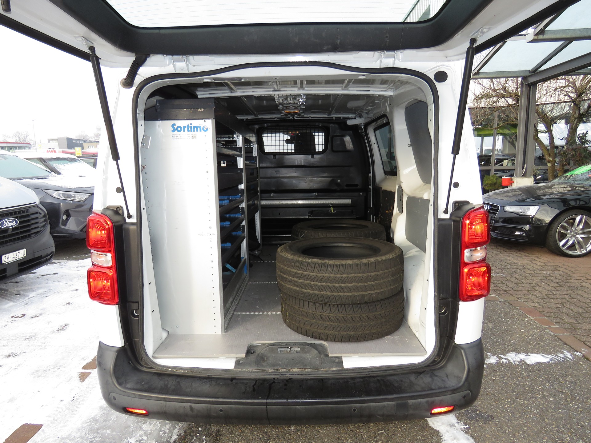 PEUGEOT Expert 2.0 BlueHDi 150 S&S Premium Standard-image-11