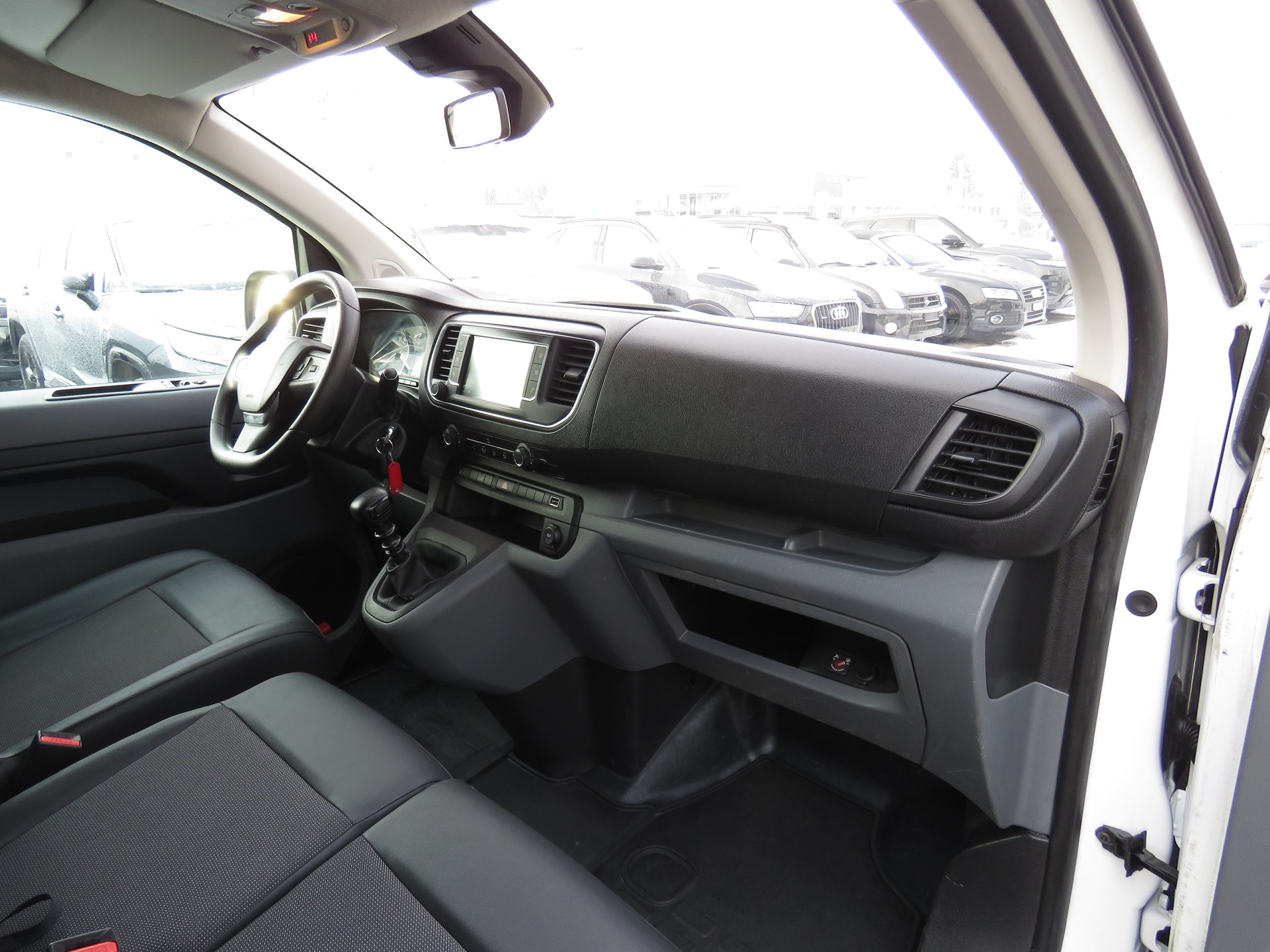 PEUGEOT Expert 2.0 BlueHDi 150 S&S Premium Standard-image-8