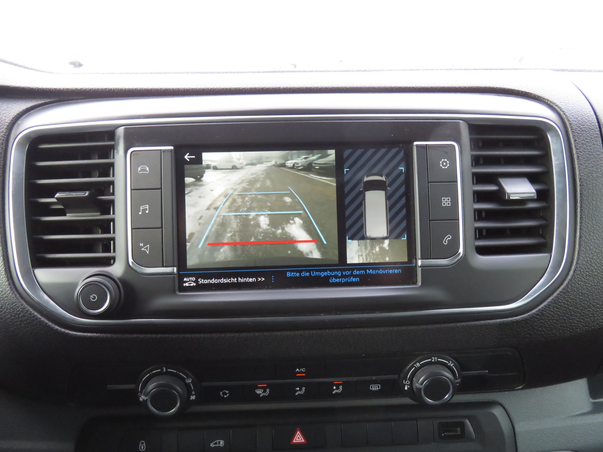 PEUGEOT Expert 2.0 BlueHDi 150 S&S Premium Standard-image-14