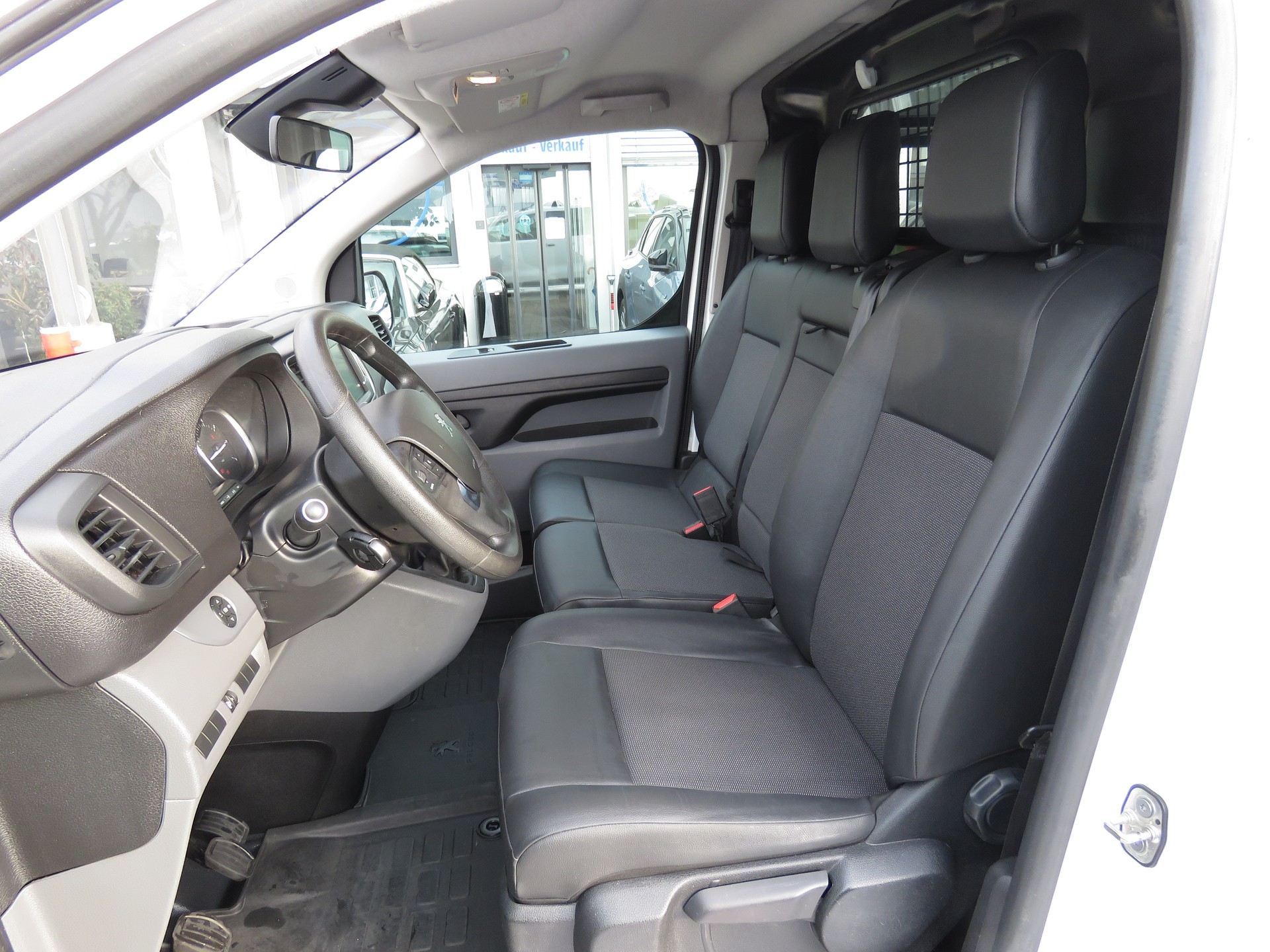 PEUGEOT Expert 2.0 BlueHDi 150 S&S Premium Standard-image-7