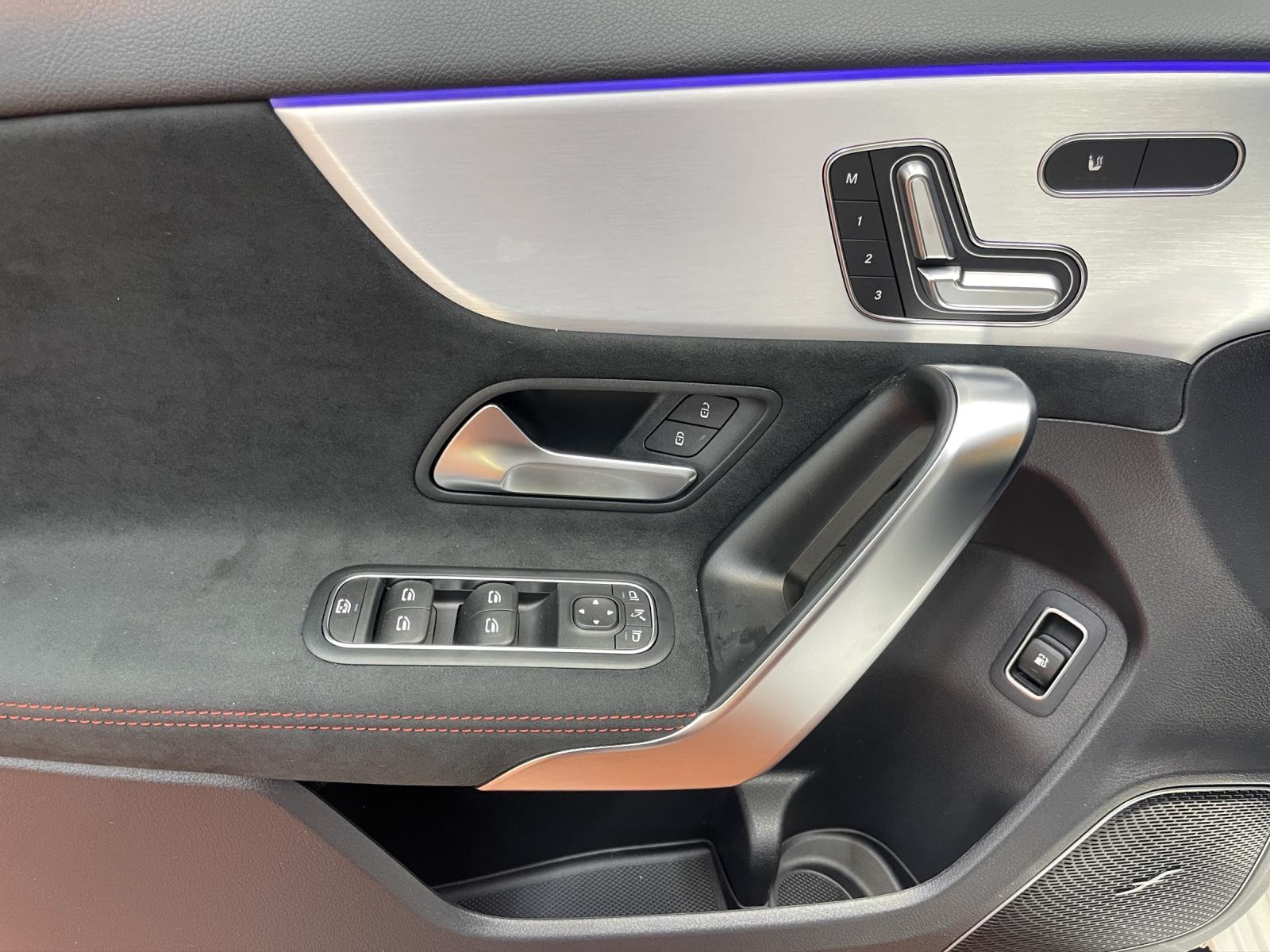 MERCEDES-BENZ A 250 e EQ Star AMG Line-image-6