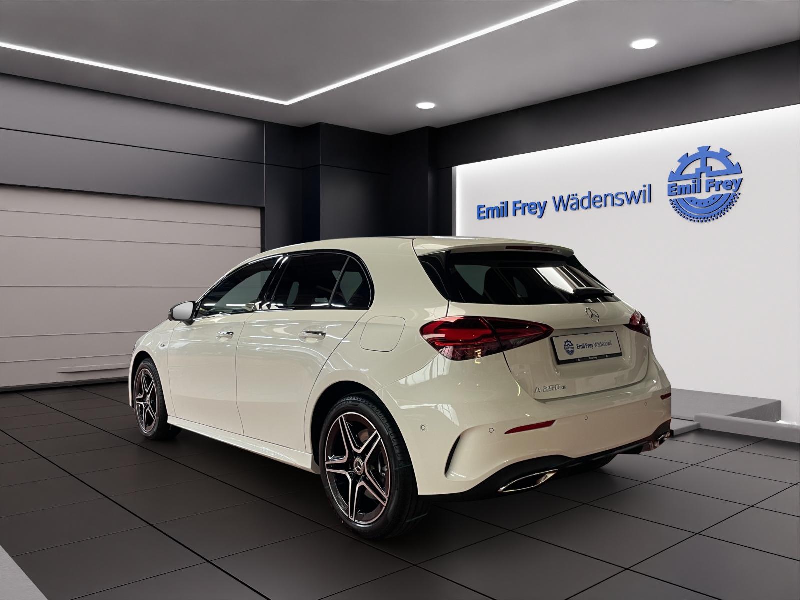 MERCEDES-BENZ A 250 e EQ Star AMG Line-image-2