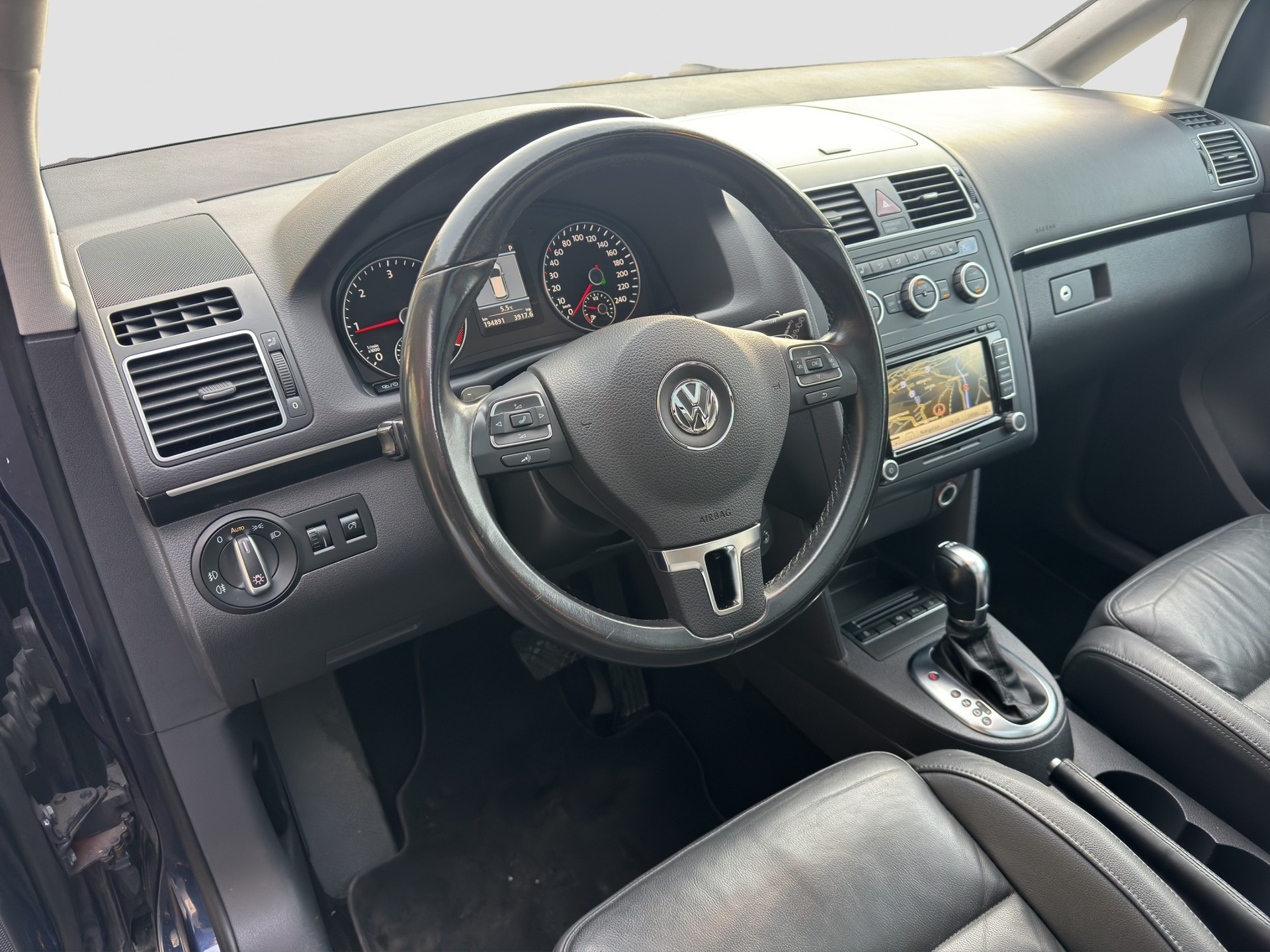 VW Touran 2.0 TDI Highline DSG-image-7
