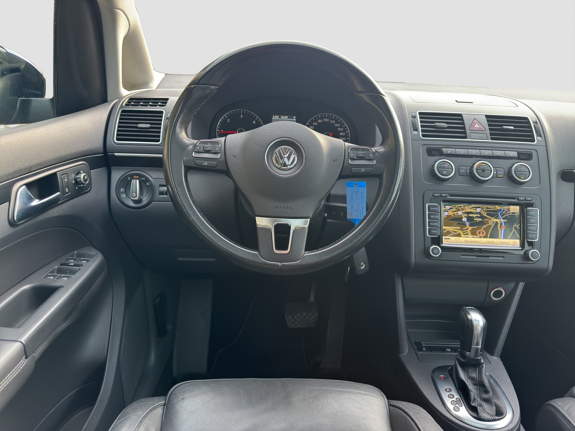 VW Touran 2.0 TDI Highline DSG-image-6
