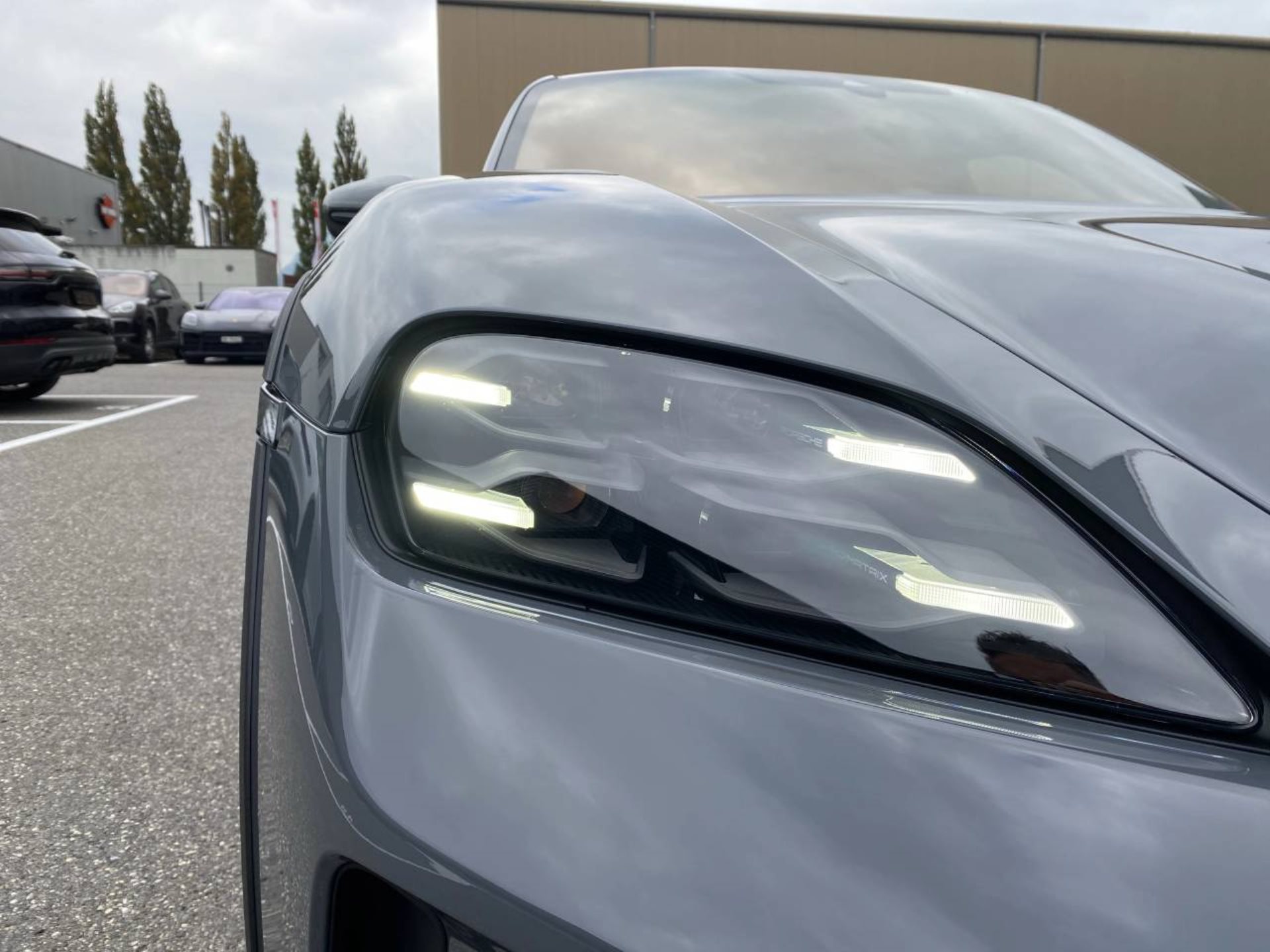 PORSCHE Taycan 4 Cross Turismo-image-22