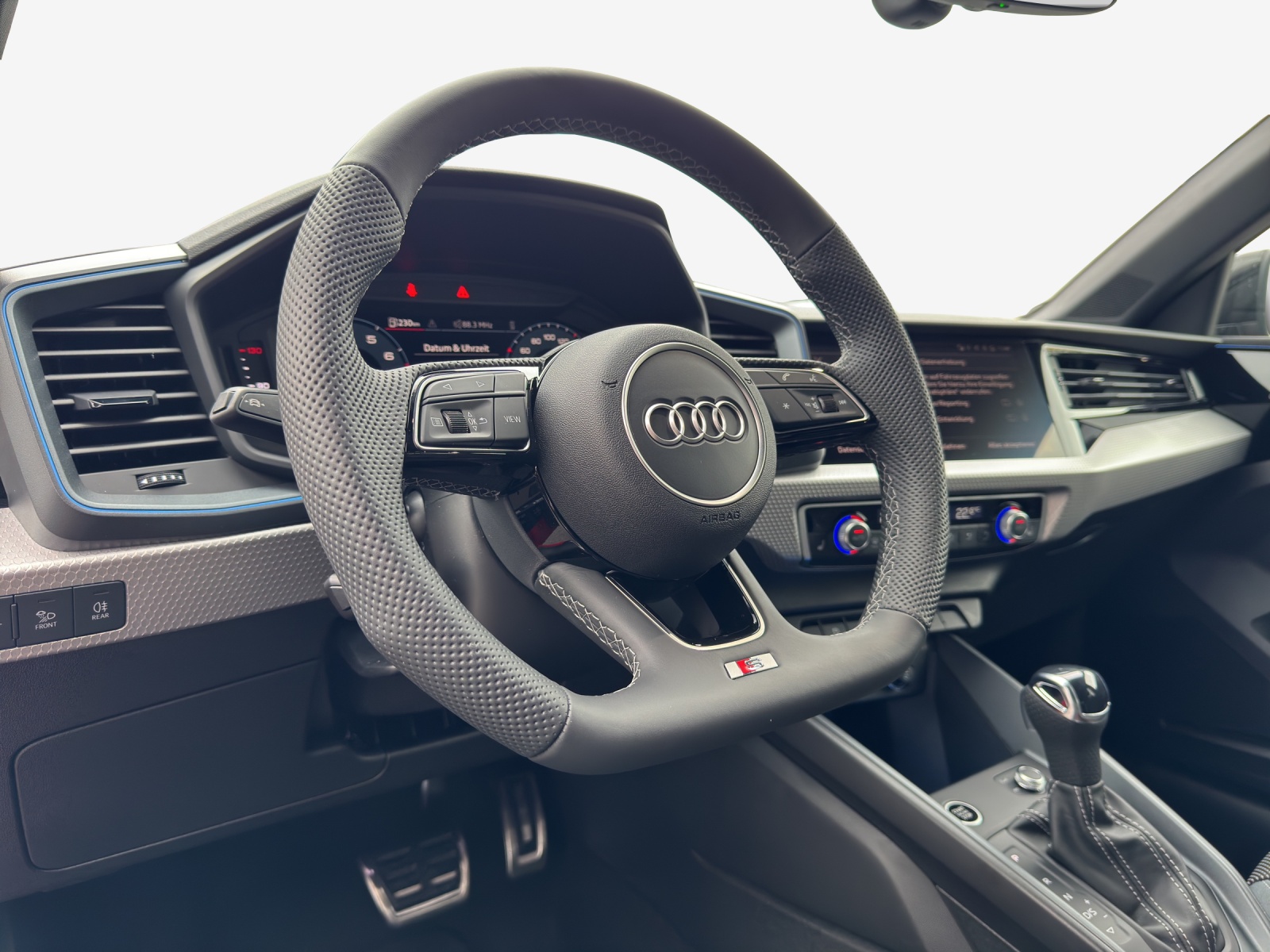 AUDI A1 Sportback 30 TFSI S Line Attraction S-tronic-image-9
