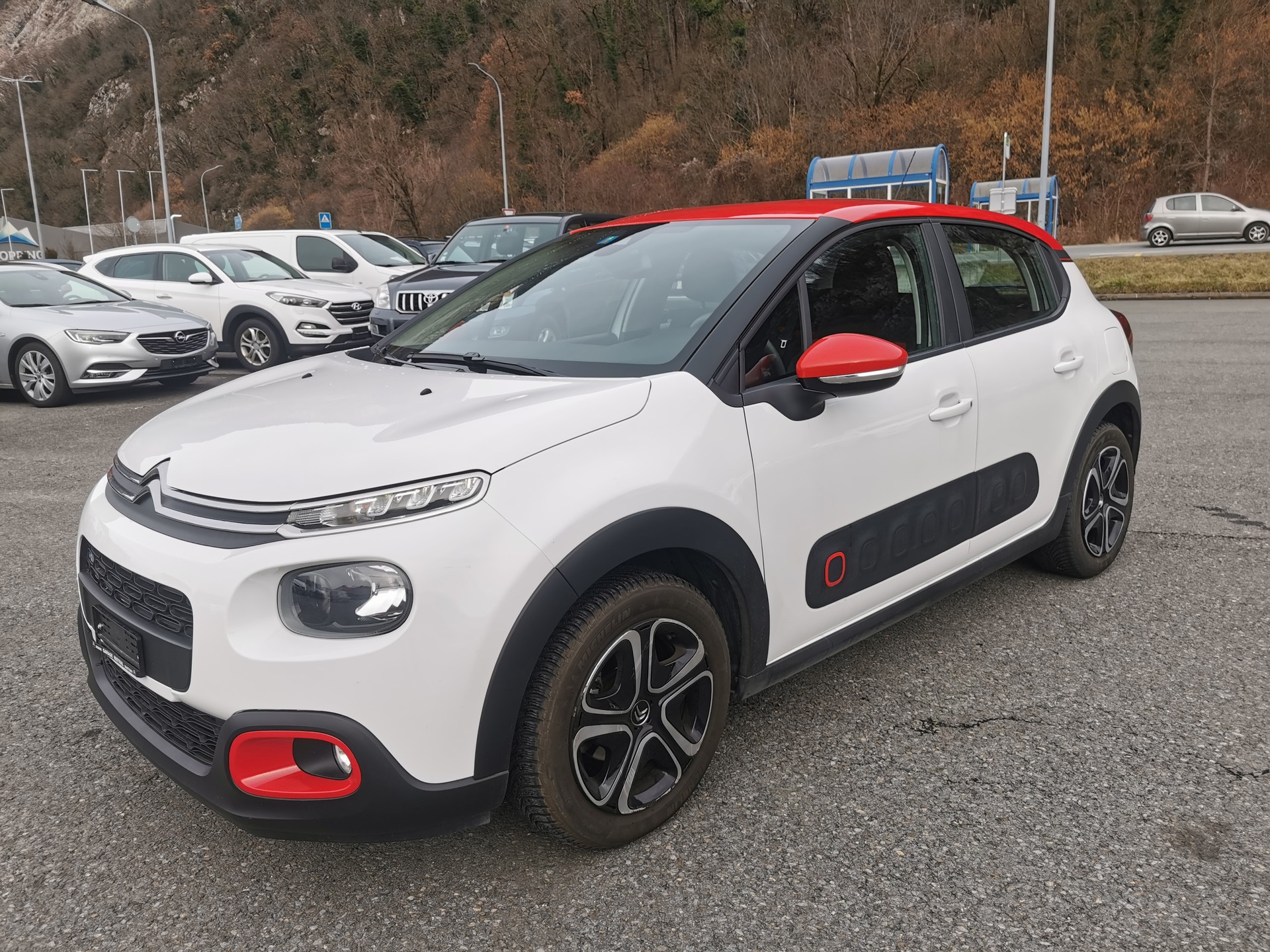 CITROEN C3 1.2i Shine EAT-image-0