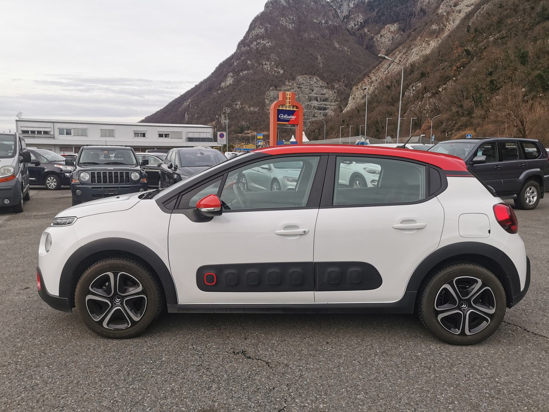 CITROEN C3 1.2i Shine EAT-image-1