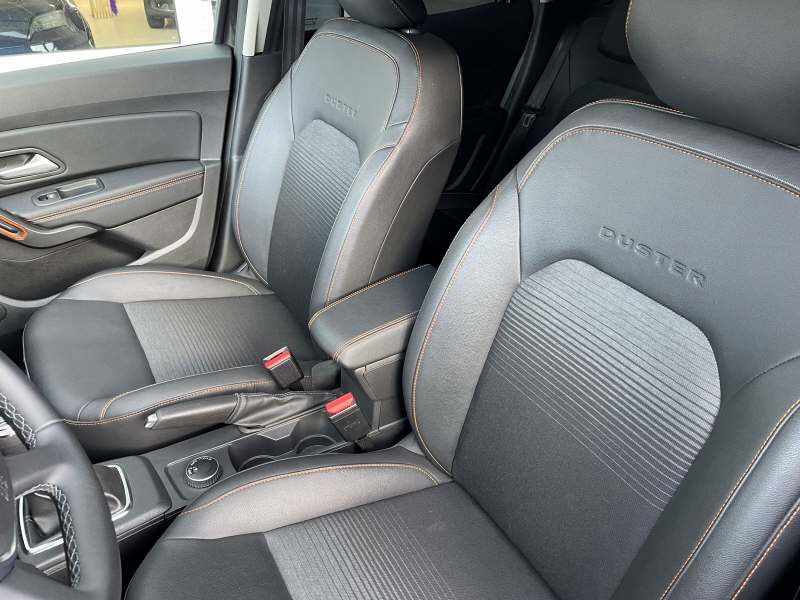DACIA Duster 1.3 TCe 150 Extreme 4WD-image-4