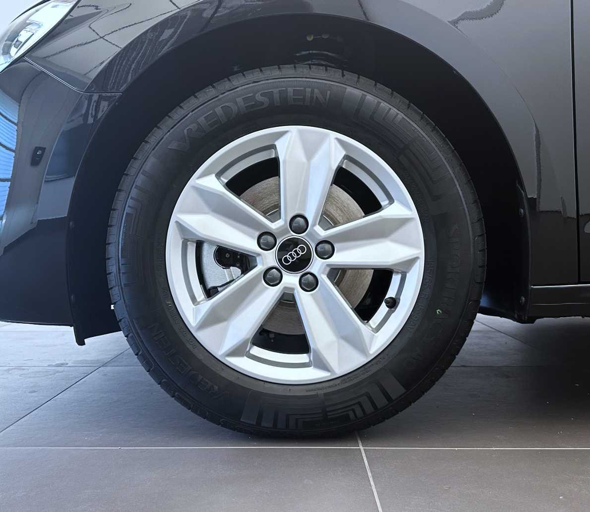 AUDI A1 Sportback 30 TFSI Attraction S-tronic-image-2