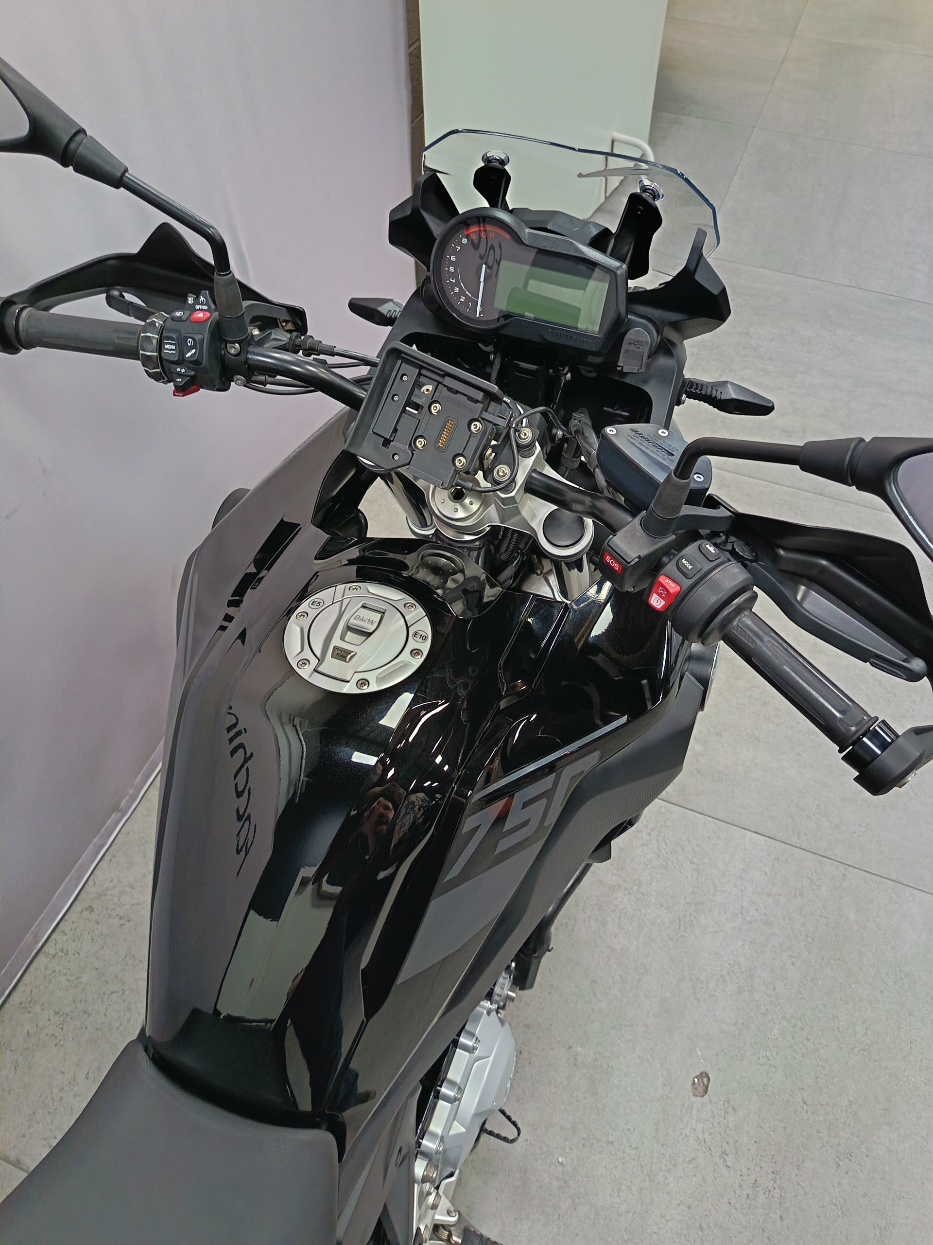 BMW F 750 GS Triple Black ***Bridable A2***-image-4
