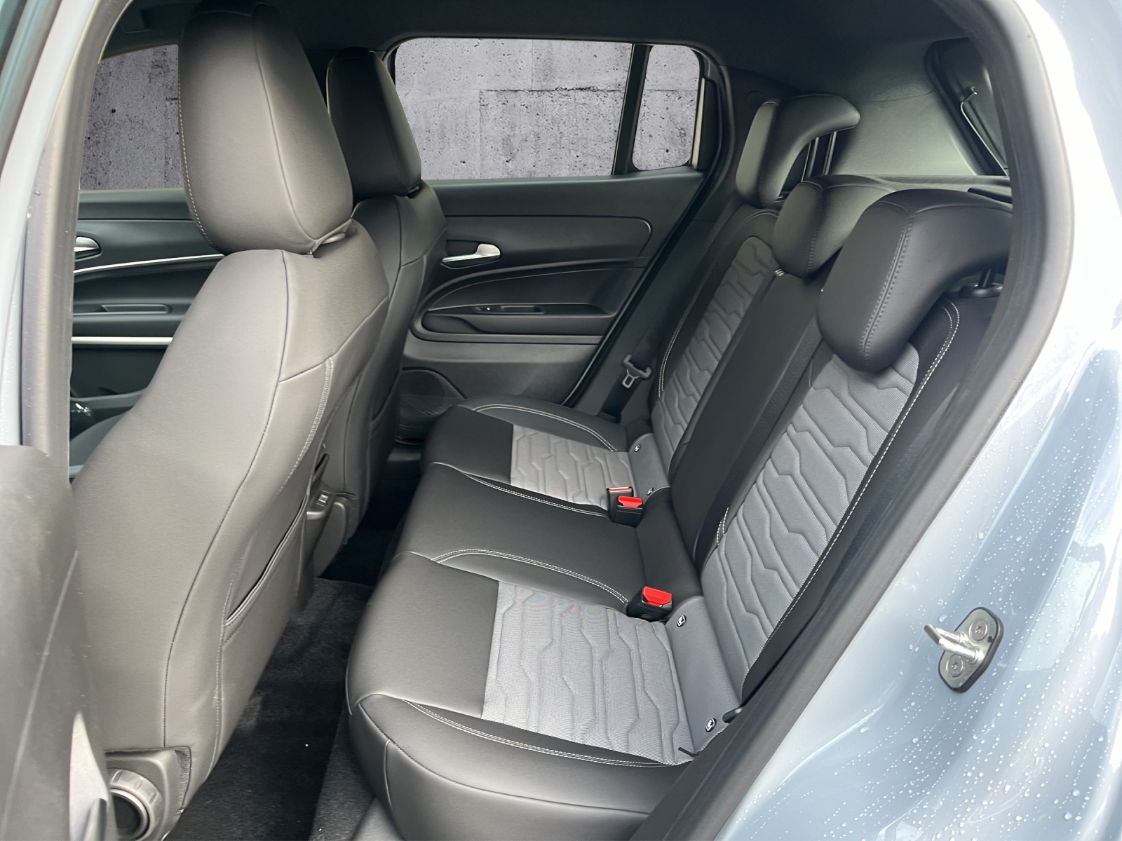 JEEP Avenger 1.2 MHEV Upland Pack Plus 4xe-image-13