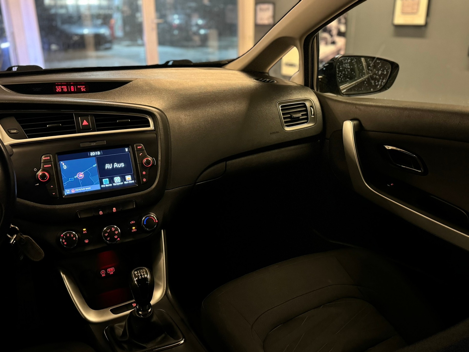 KIA Cee'd Sportswagon 1.6 GDi Trend DCT-image-13