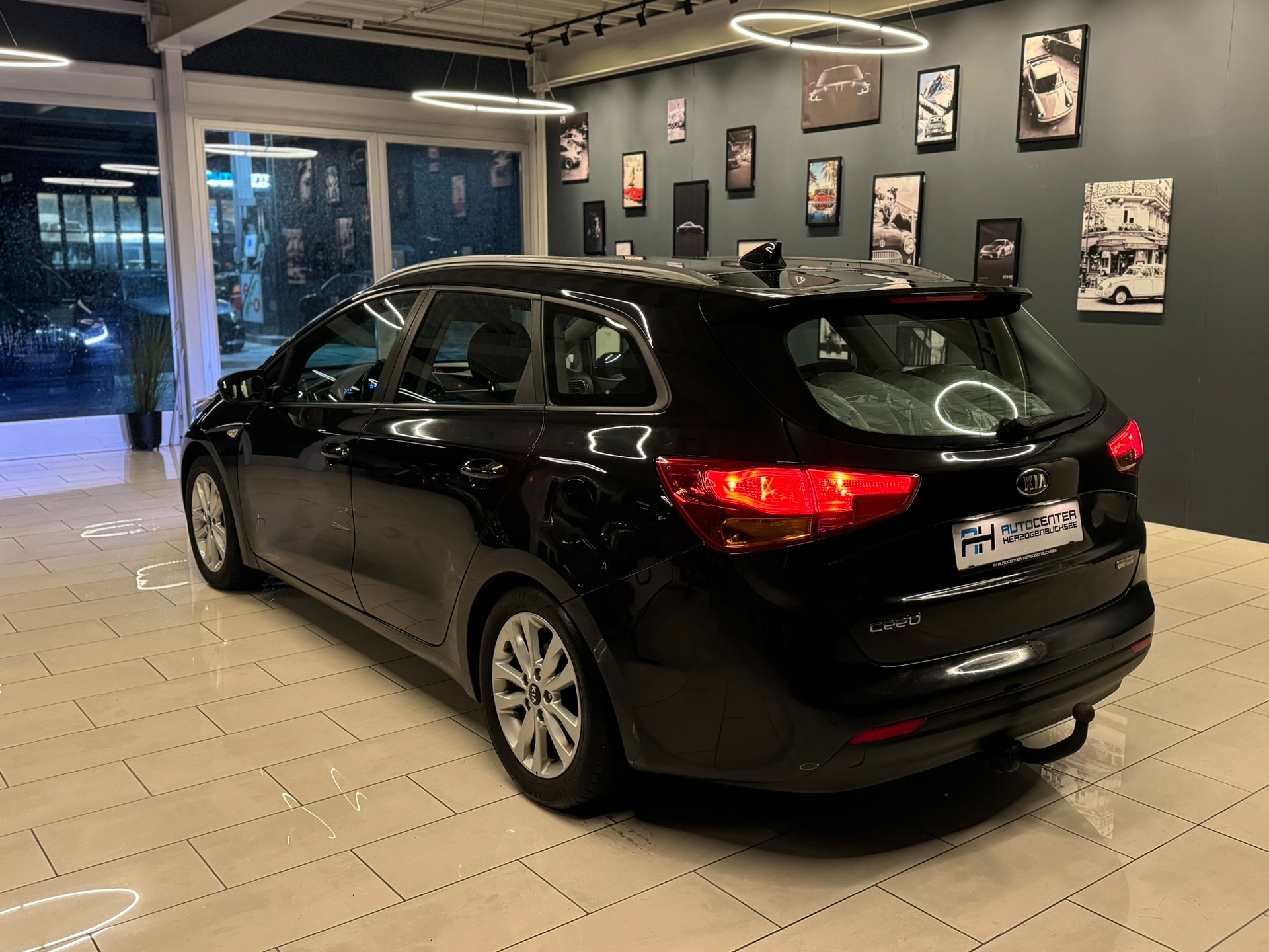 KIA Cee'd Sportswagon 1.6 GDi Trend DCT-image-3