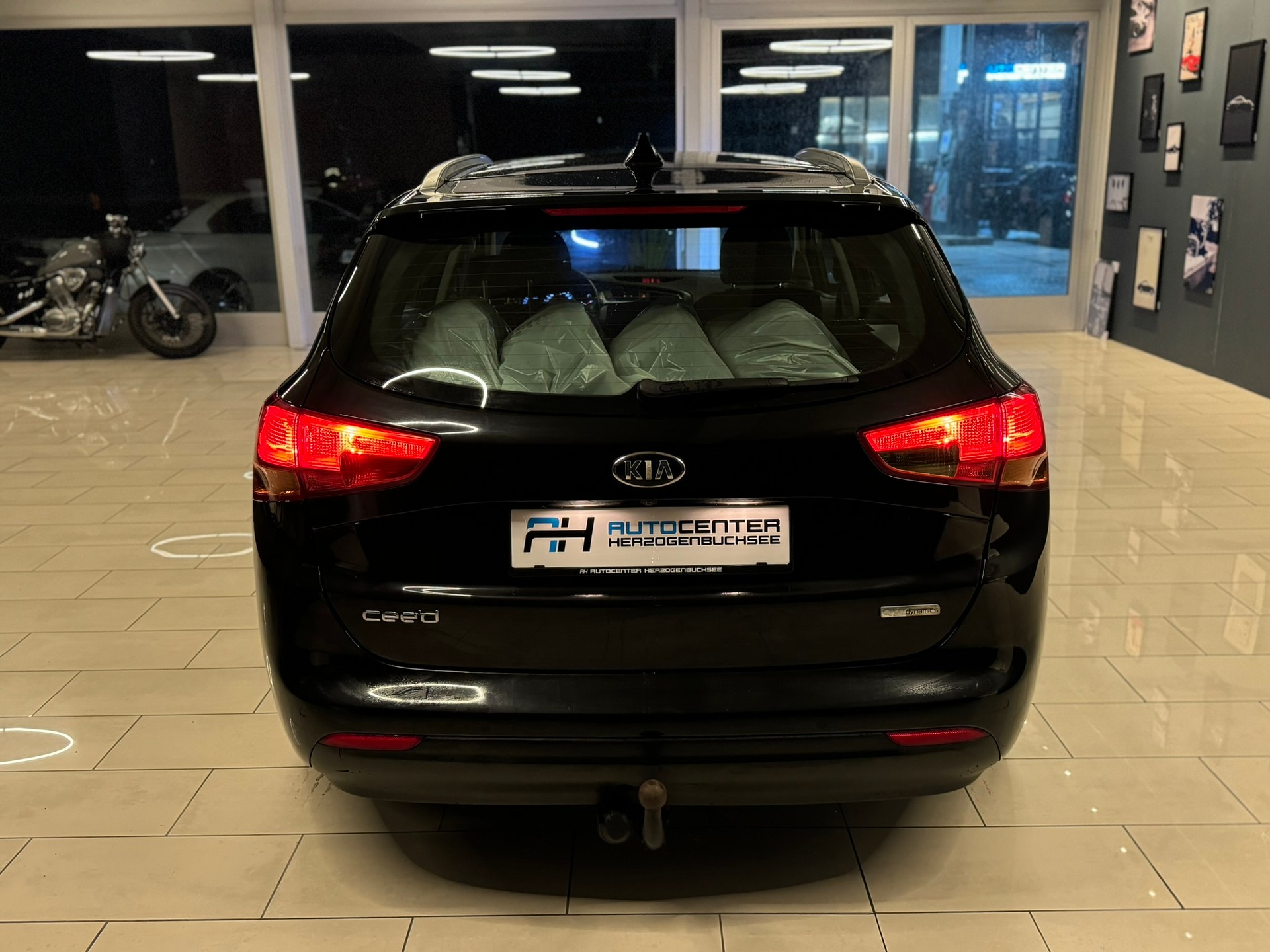KIA Cee'd Sportswagon 1.6 GDi Trend DCT-image-5