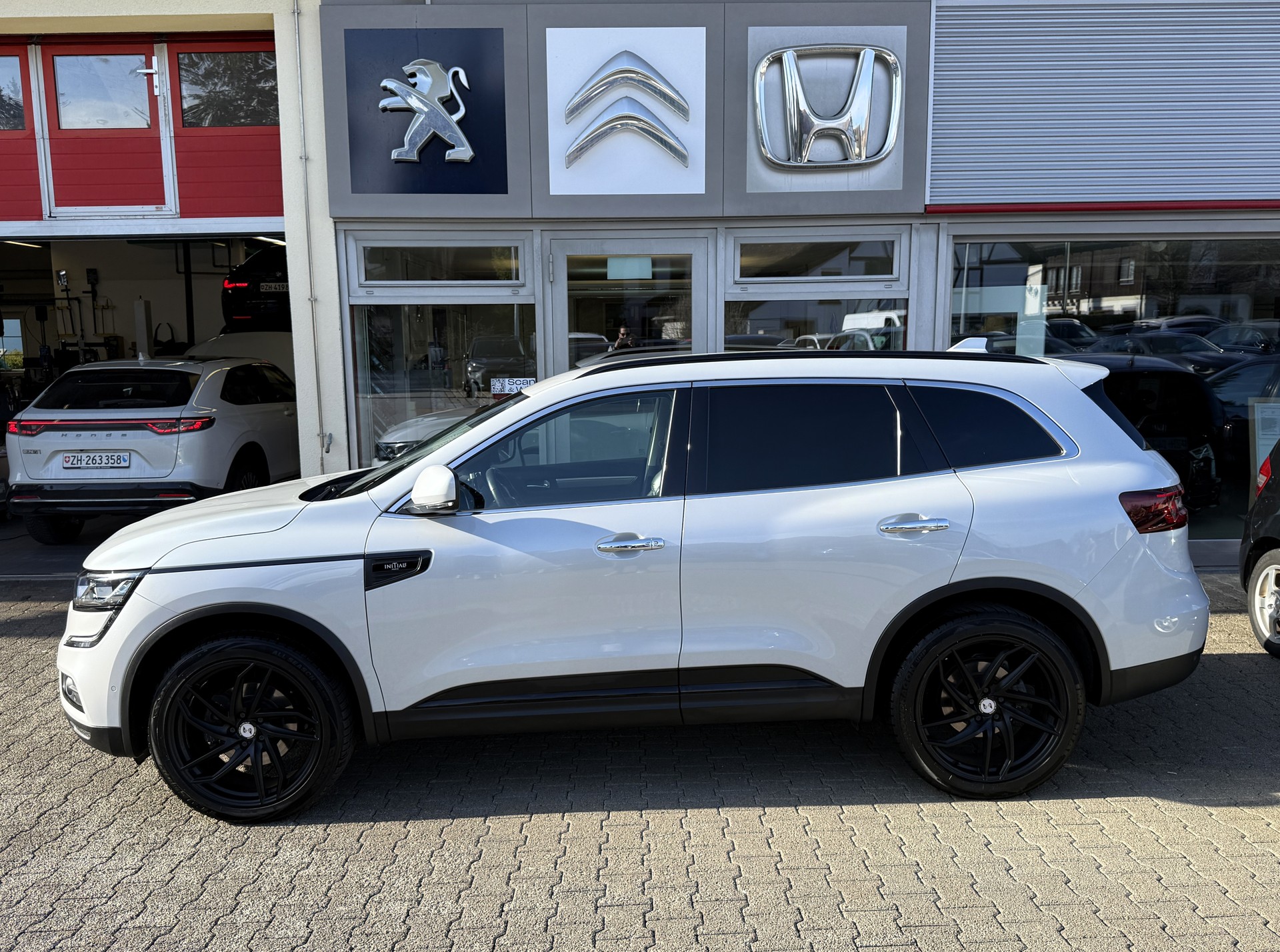 RENAULT Koleos 2.0 dCi Initiale Paris 4x4 Xtronic CVT-image-4