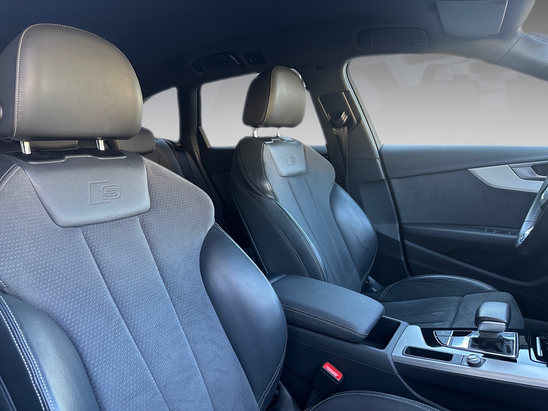 AUDI A4 Avant 45 TFSI S line S-tronic quattro-image-11
