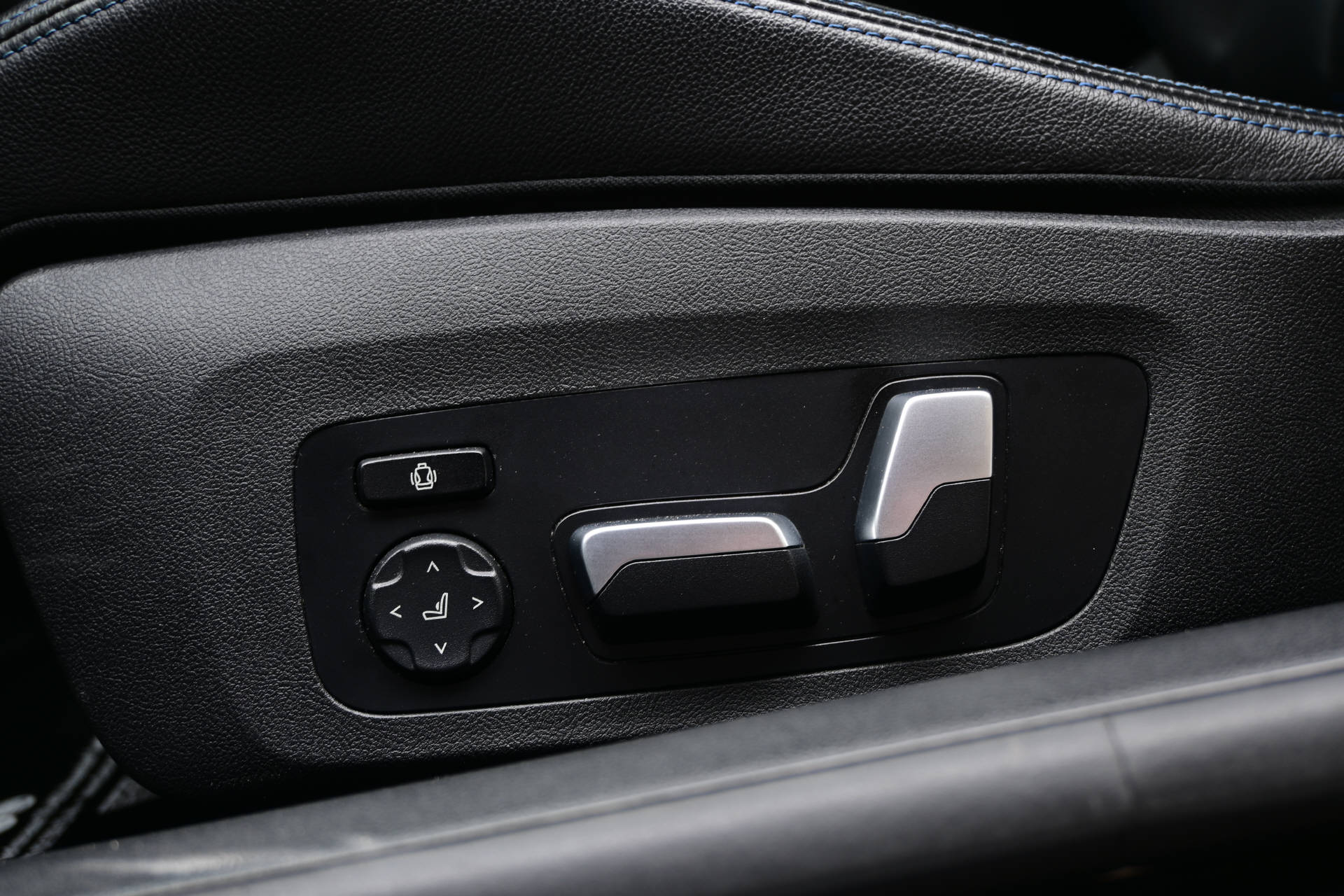 BMW M440i xDrive Coupé-image-11