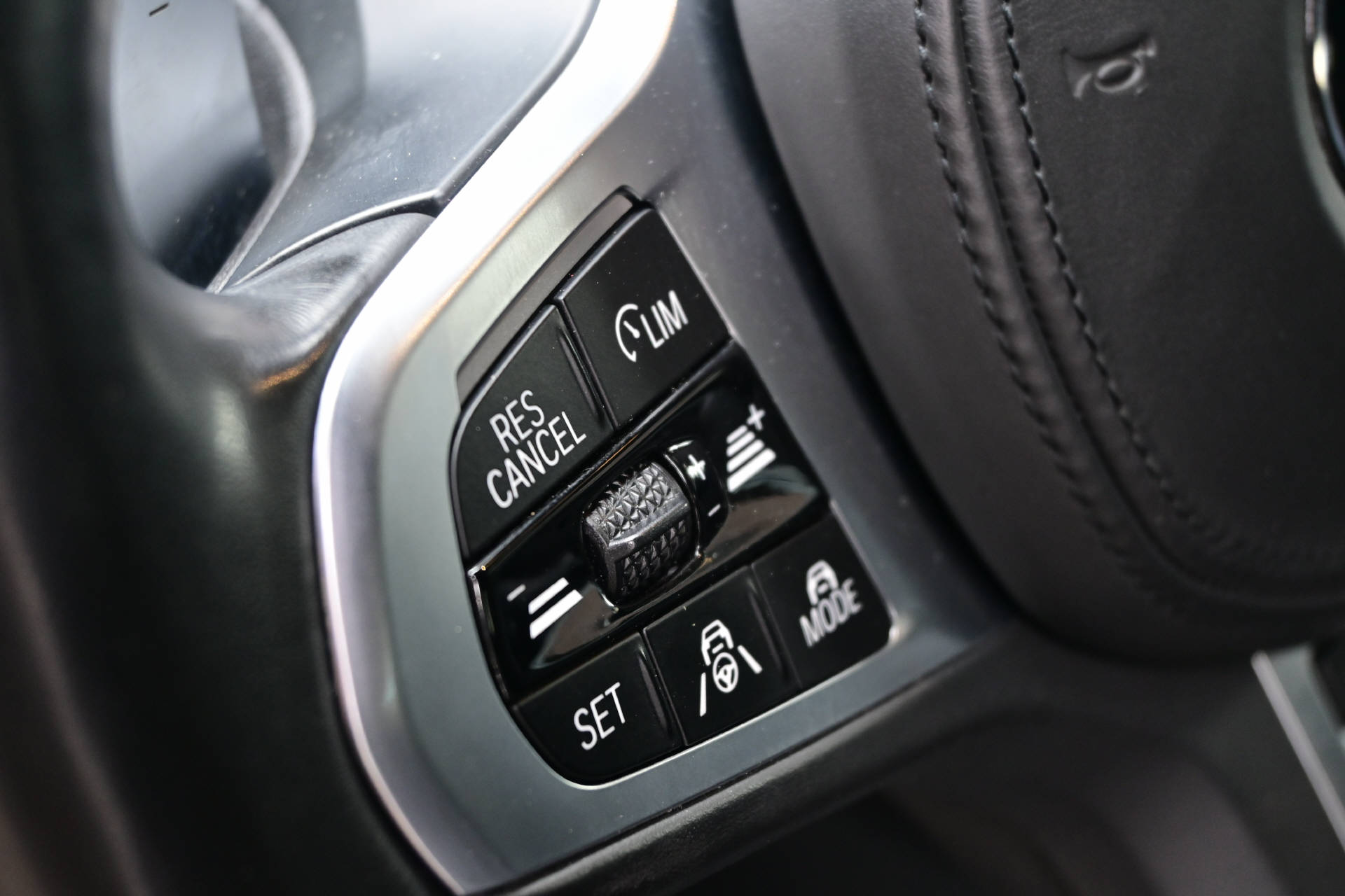BMW M440i xDrive Coupé-image-14