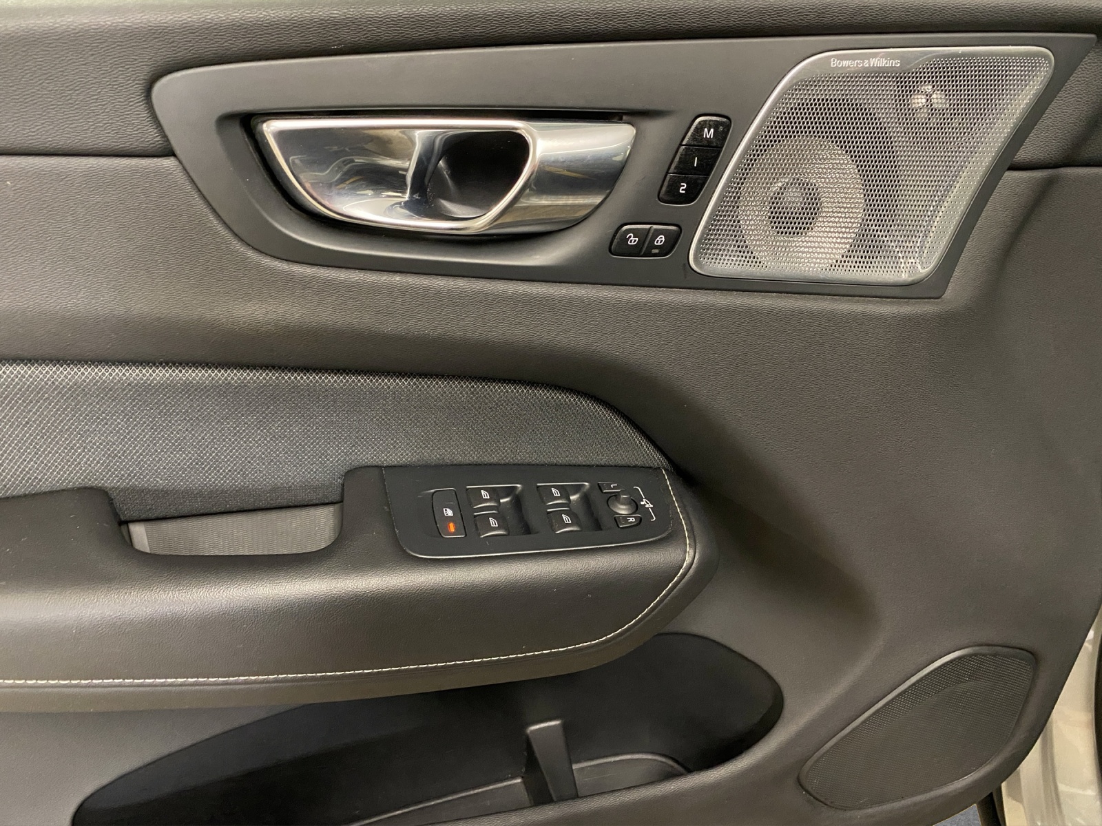 VOLVO XC60 2.0 T8 TE Polestar eAWD-image-11