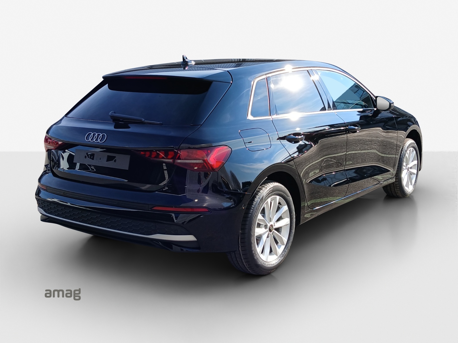 AUDI A3 Sportback TFSI 110 kW Attraction S tronic-image-4