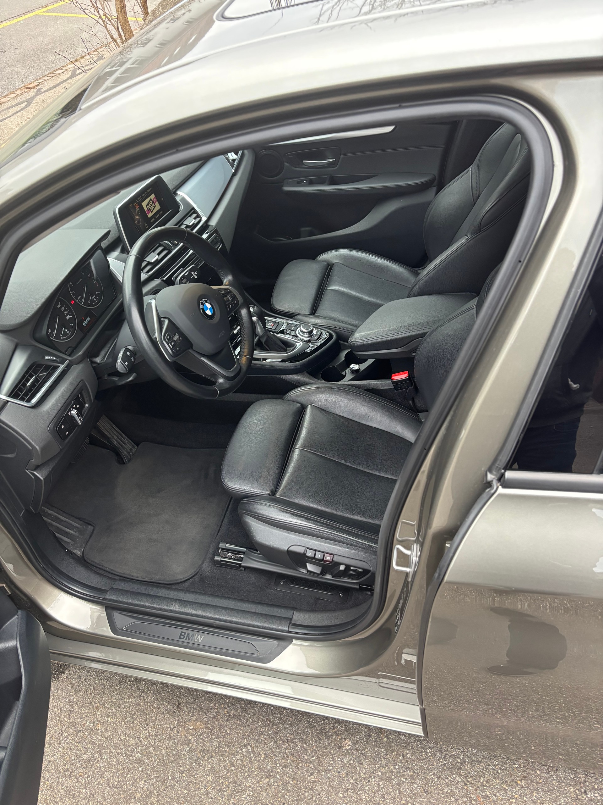 BMW 225i xDrive Active Tourer Luxury Line Steptronic-image-6