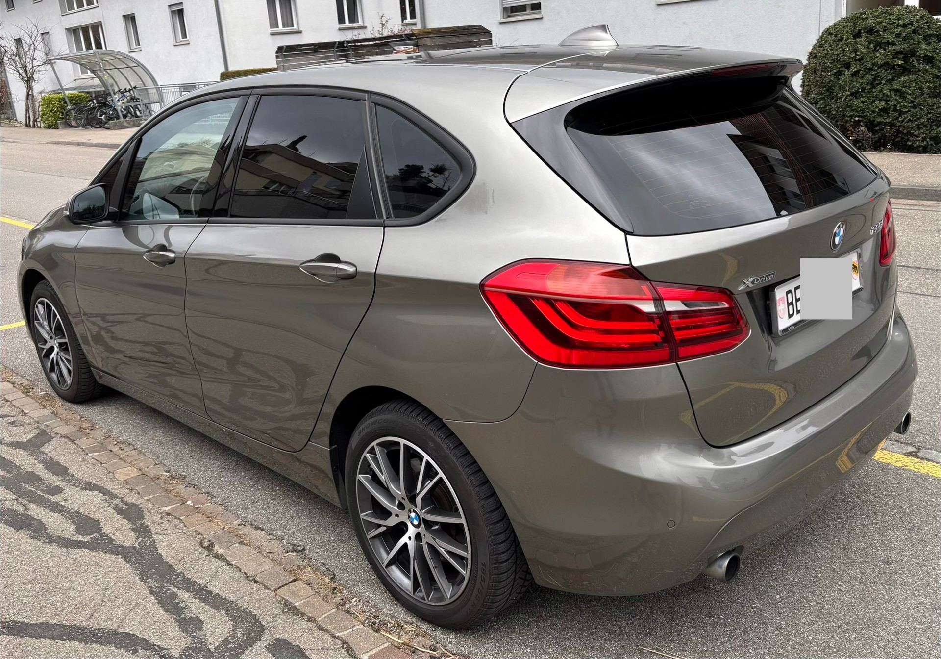BMW 225i xDrive Active Tourer Luxury Line Steptronic-image-1