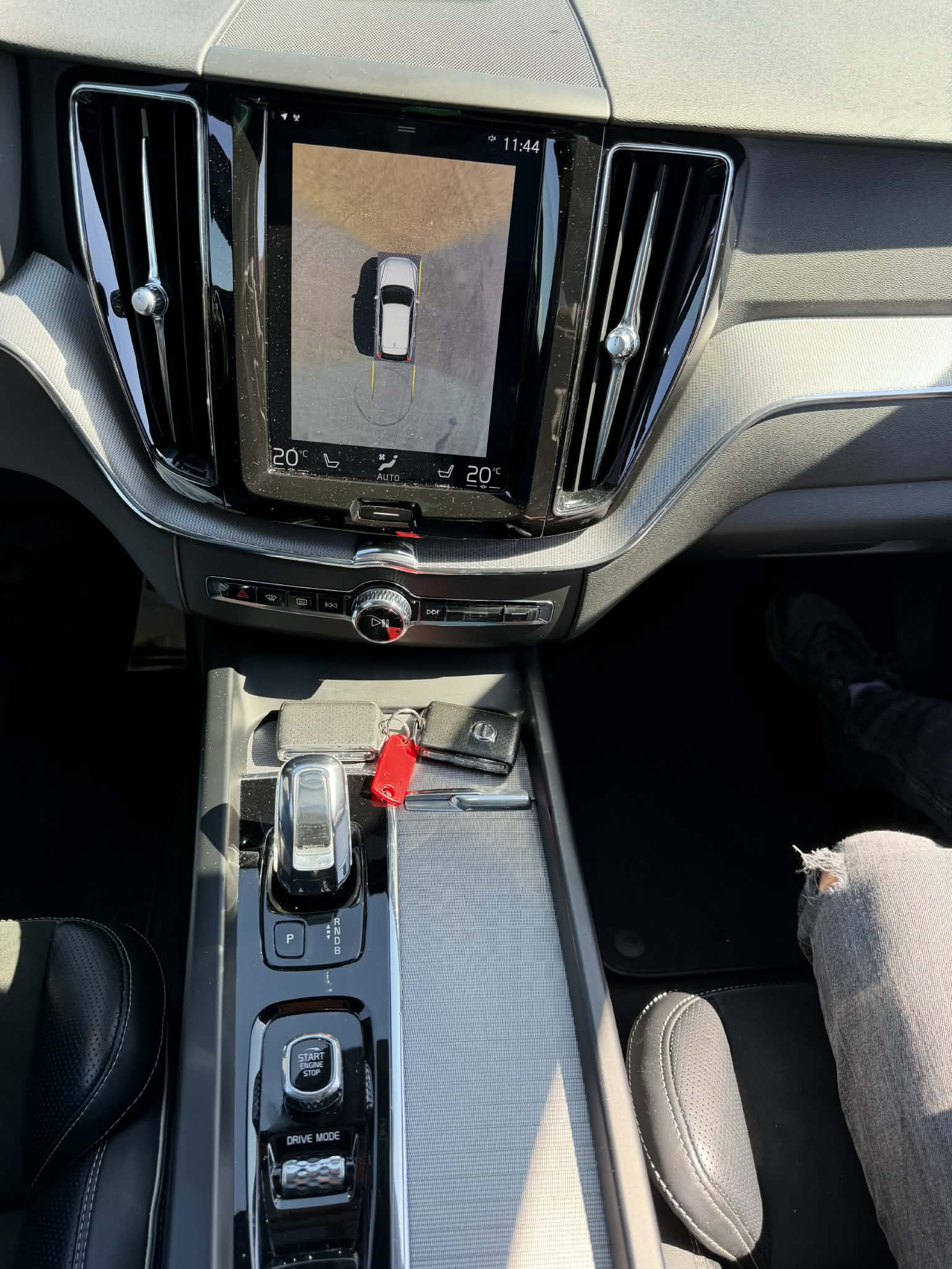 VOLVO XC60 T8 eAWD R-Design Geartronic-image-11