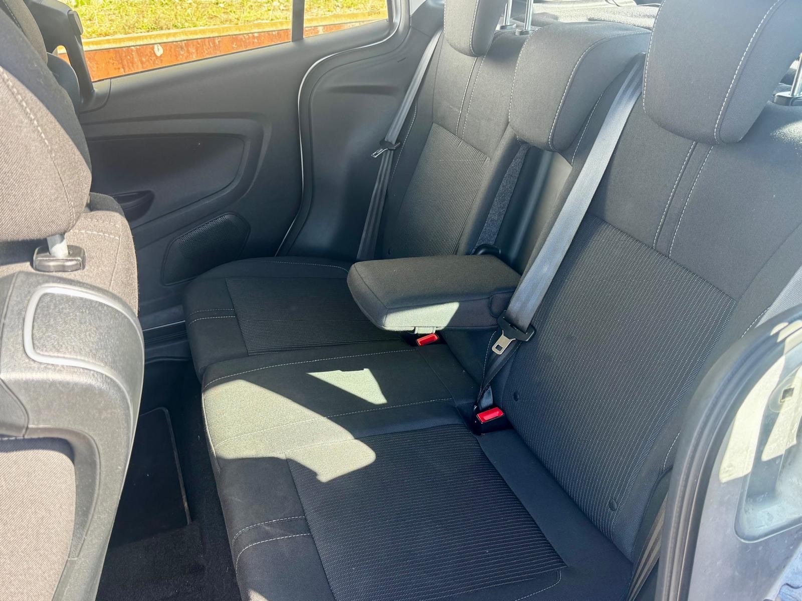 FORD B-Max 1.0 SCTi Titanium-image-11
