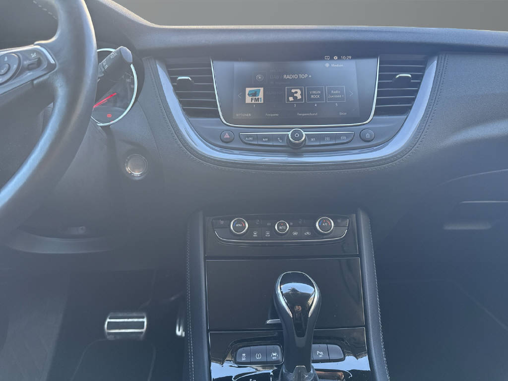 OPEL Grandland X 1.6 T Ultimate-image-12