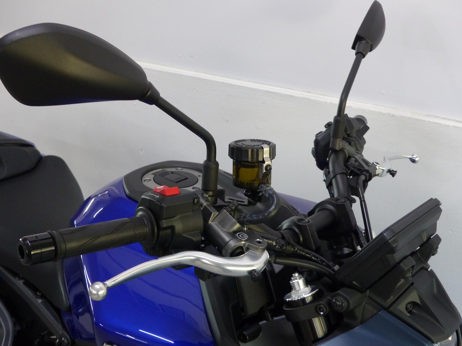 YAMAHA MT-09 ABS-showroom-element-2