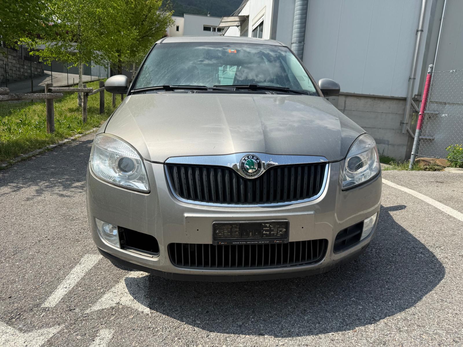SKODA Roomster 1.6 Scout Automatic-image-1
