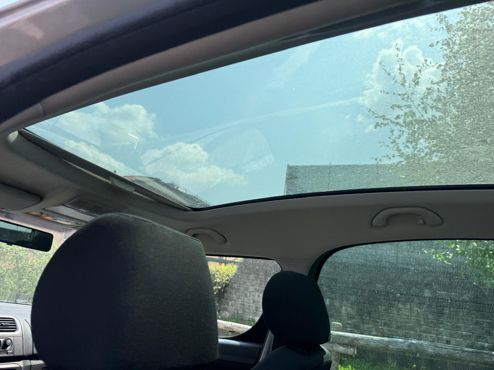 SKODA Roomster 1.6 Scout Automatic-image-14