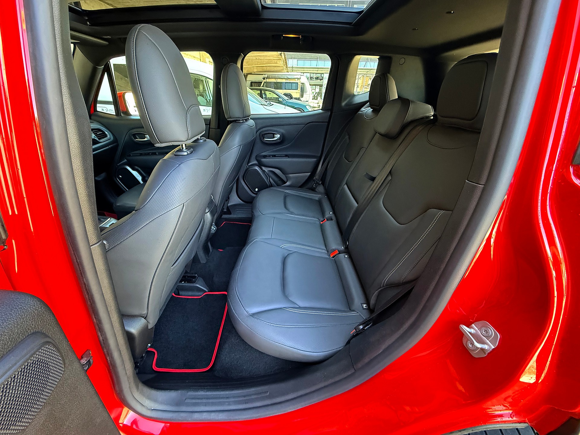 JEEP Renegade 1.3 Turbo Limited AWD Automat-image-8