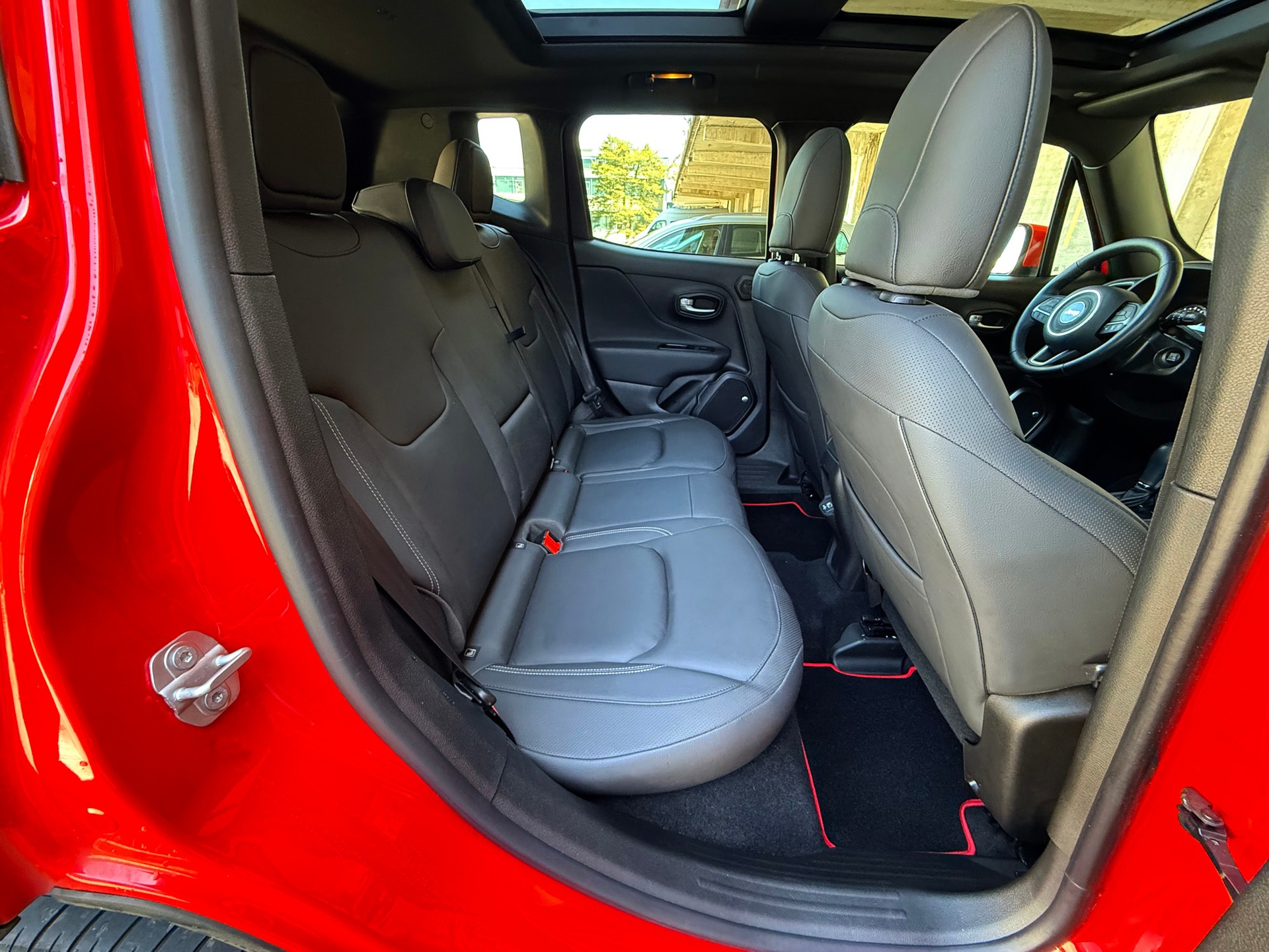 JEEP Renegade 1.3 Turbo Limited AWD Automat-image-9