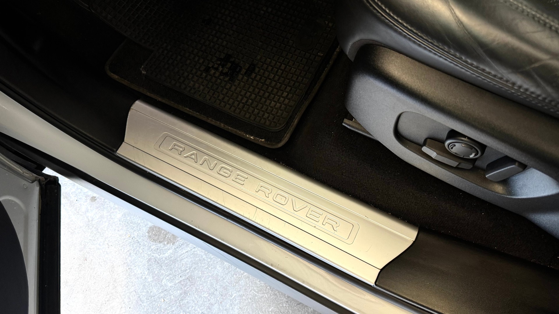 LAND ROVER Range Rover Sport 3.0 SDV6 HSE Automatic-image-9