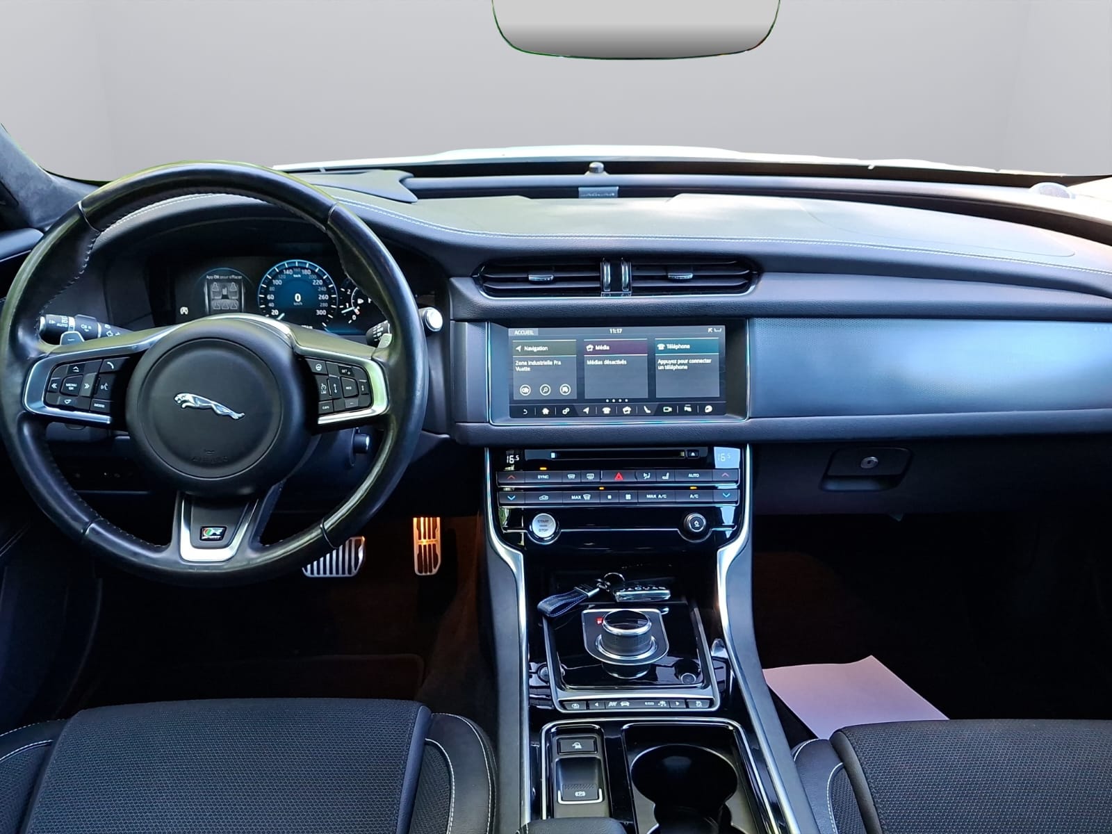 JAGUAR XF 30t R-Sport AWD-image-13