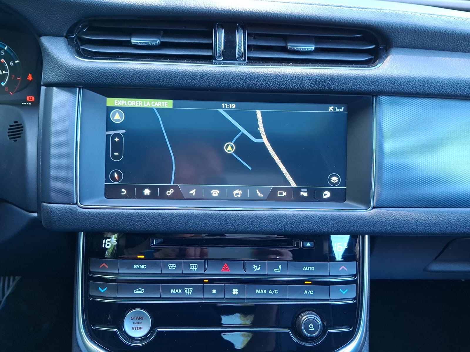 JAGUAR XF 30t R-Sport AWD-image-16