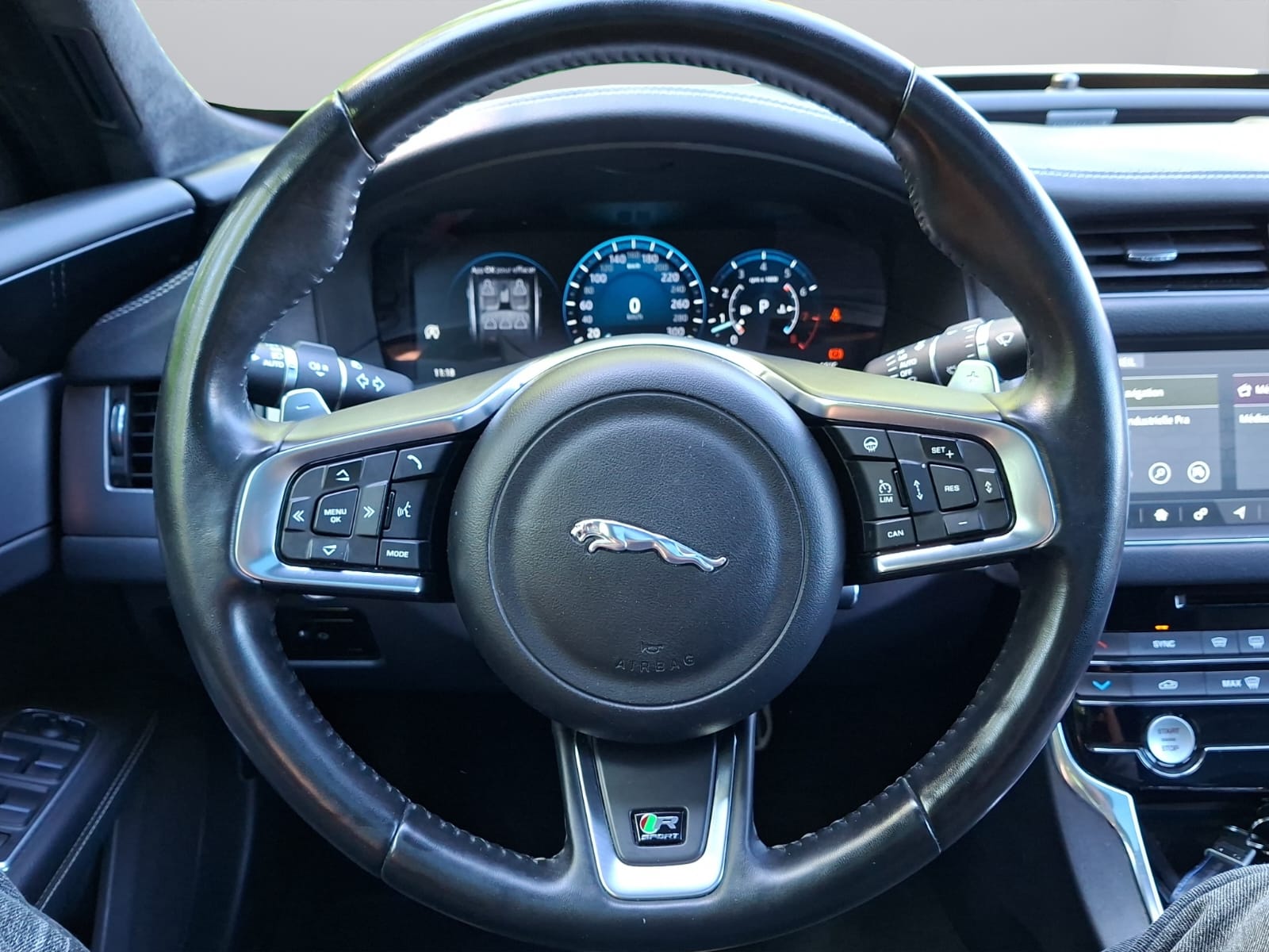 JAGUAR XF 30t R-Sport AWD-image-14