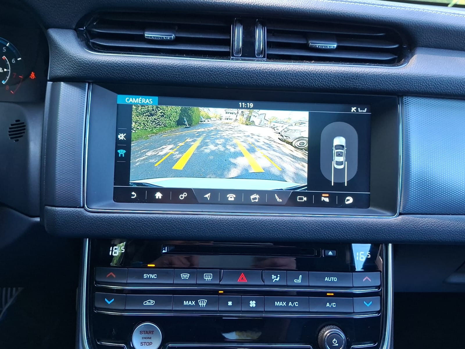 JAGUAR XF 30t R-Sport AWD-image-17