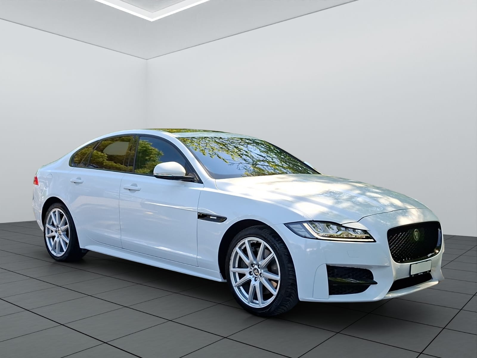 JAGUAR XF 30t R-Sport AWD-image-2