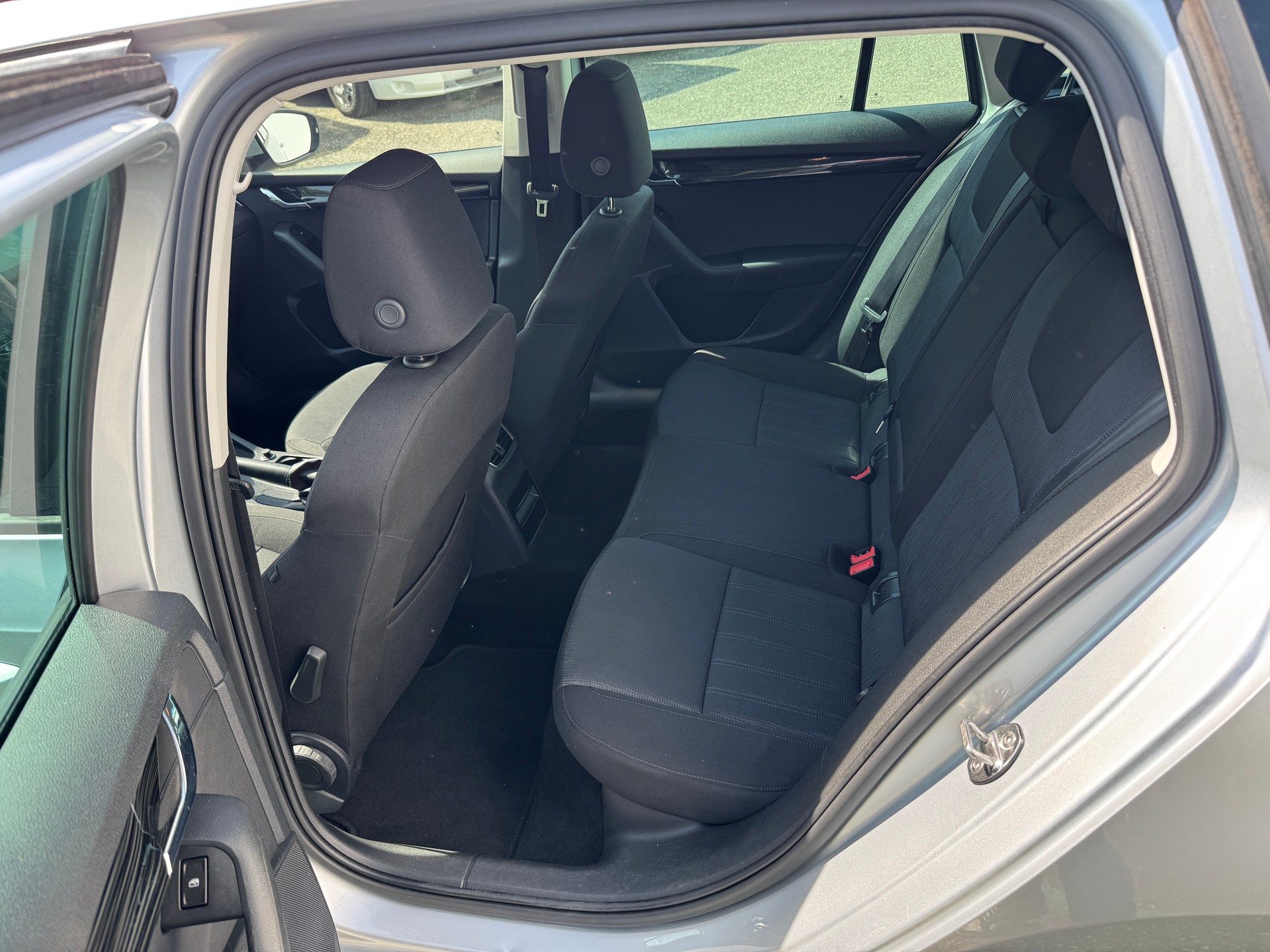 SKODA Octavia Combi 2.0 TDI Ambition 4x4-image-13