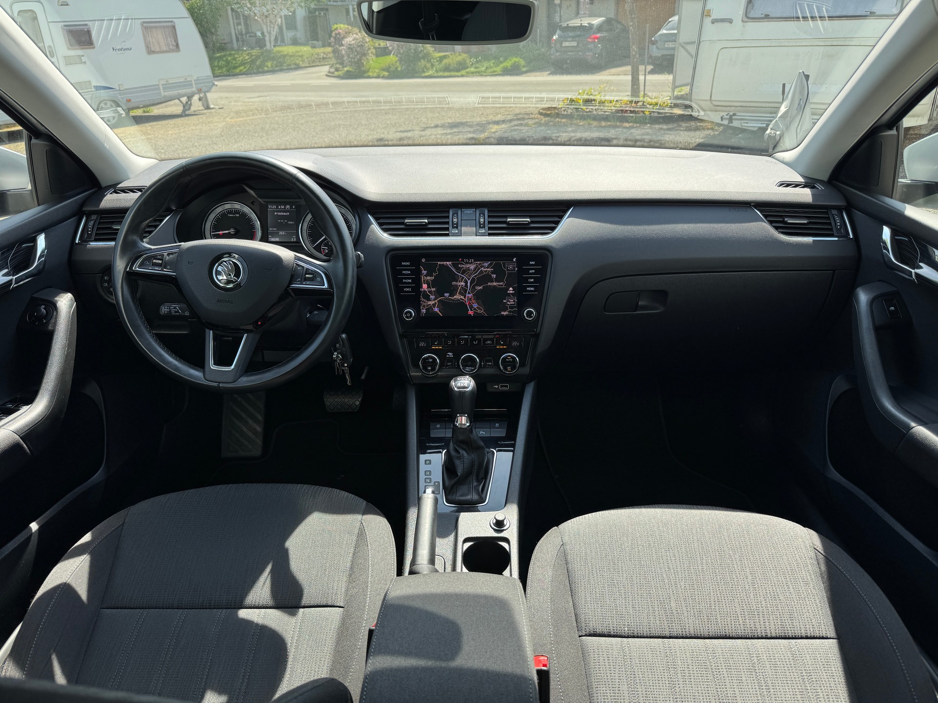 SKODA Octavia Combi 2.0 TDI Ambition 4x4-image-14