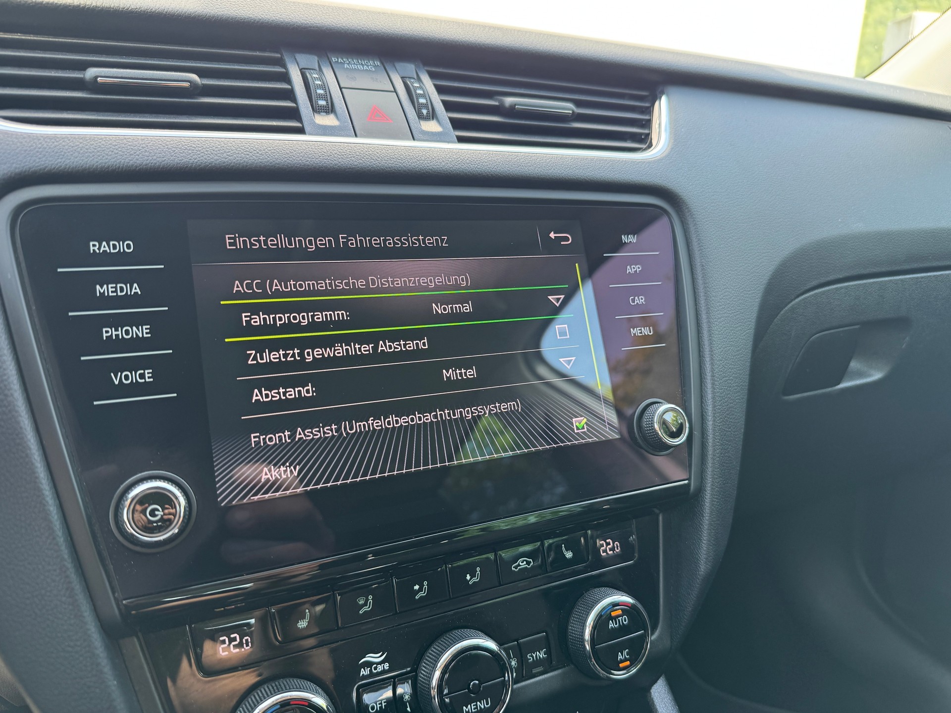 SKODA Octavia Combi 2.0 TDI Ambition 4x4-image-18