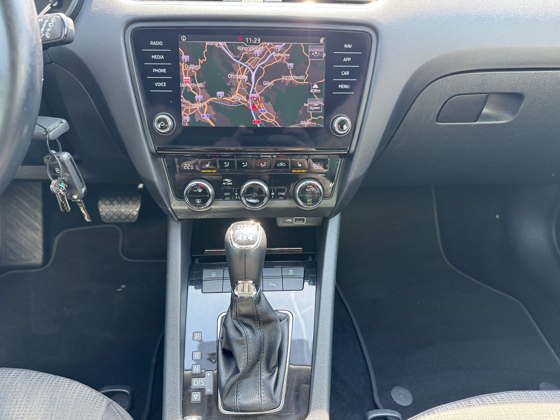 SKODA Octavia Combi 2.0 TDI Ambition 4x4-image-16