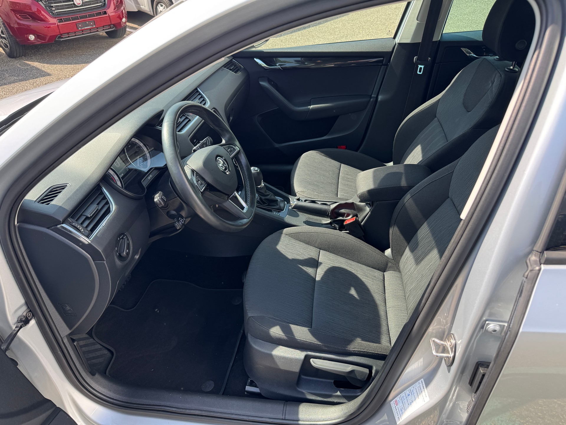 SKODA Octavia Combi 2.0 TDI Ambition 4x4-image-12
