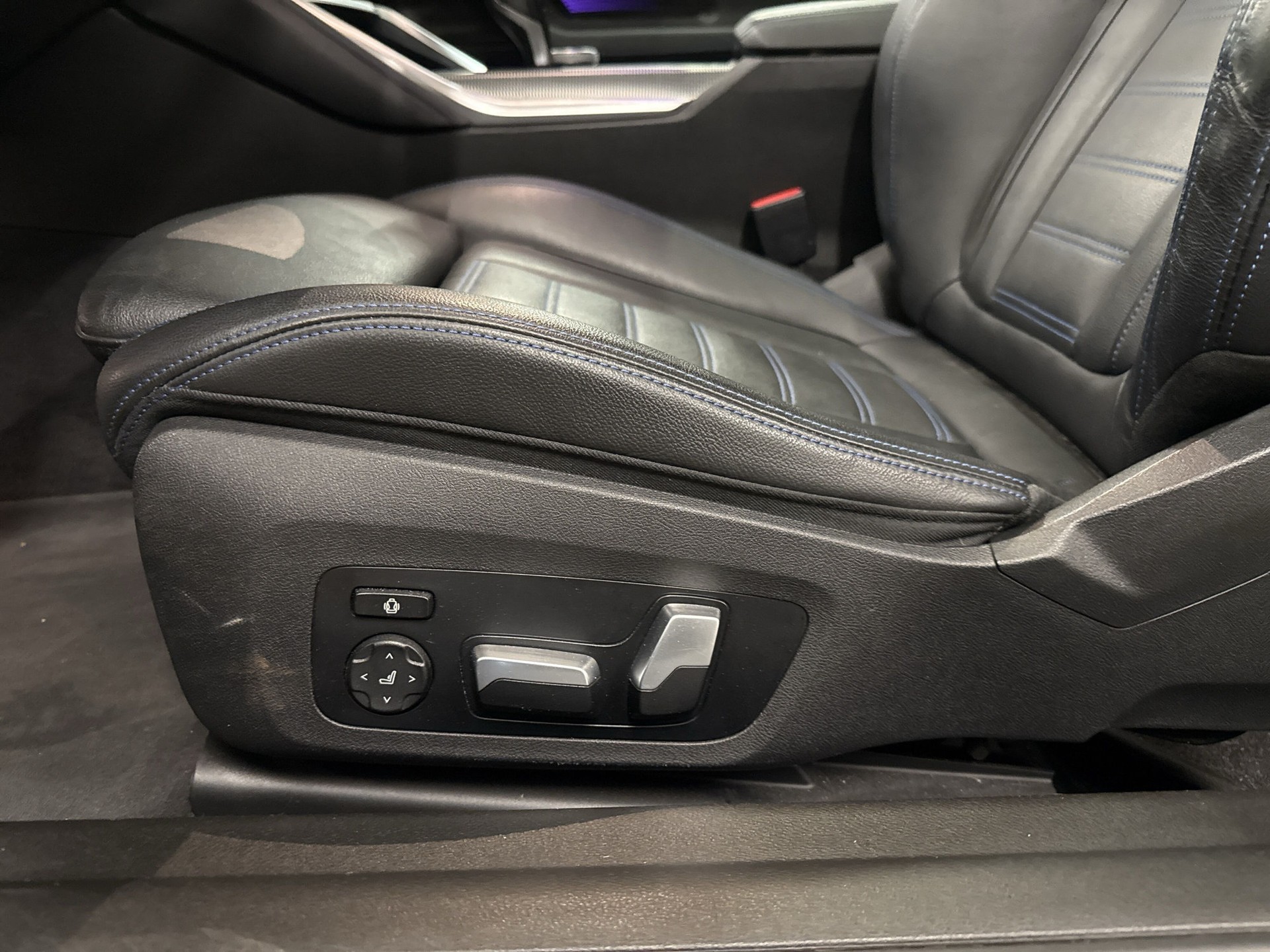 BMW 220d M Sport Pro-image-18